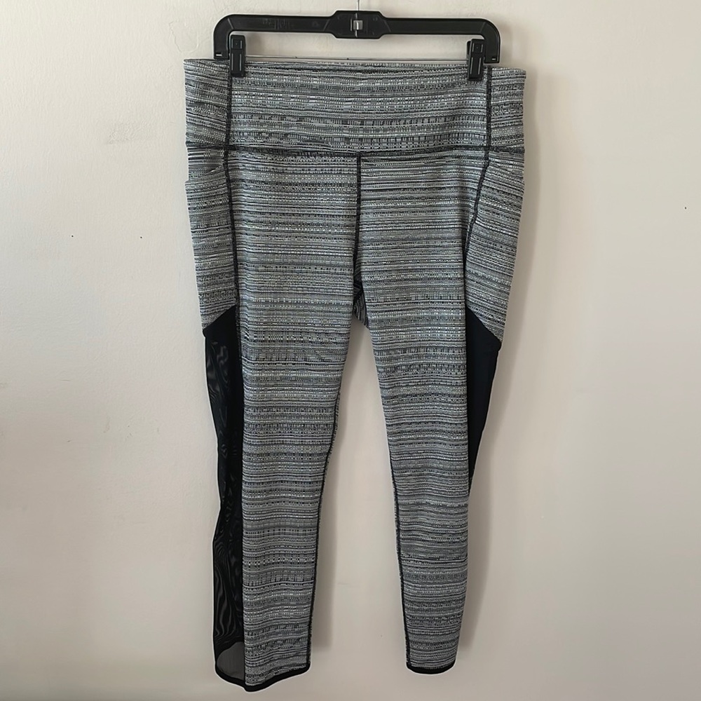 Athleta Chaturanga Striped Leggings w/Side Pockets- Size XL